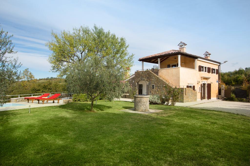 Villa Momiano With Private Pool Momjan Екстер'єр фото